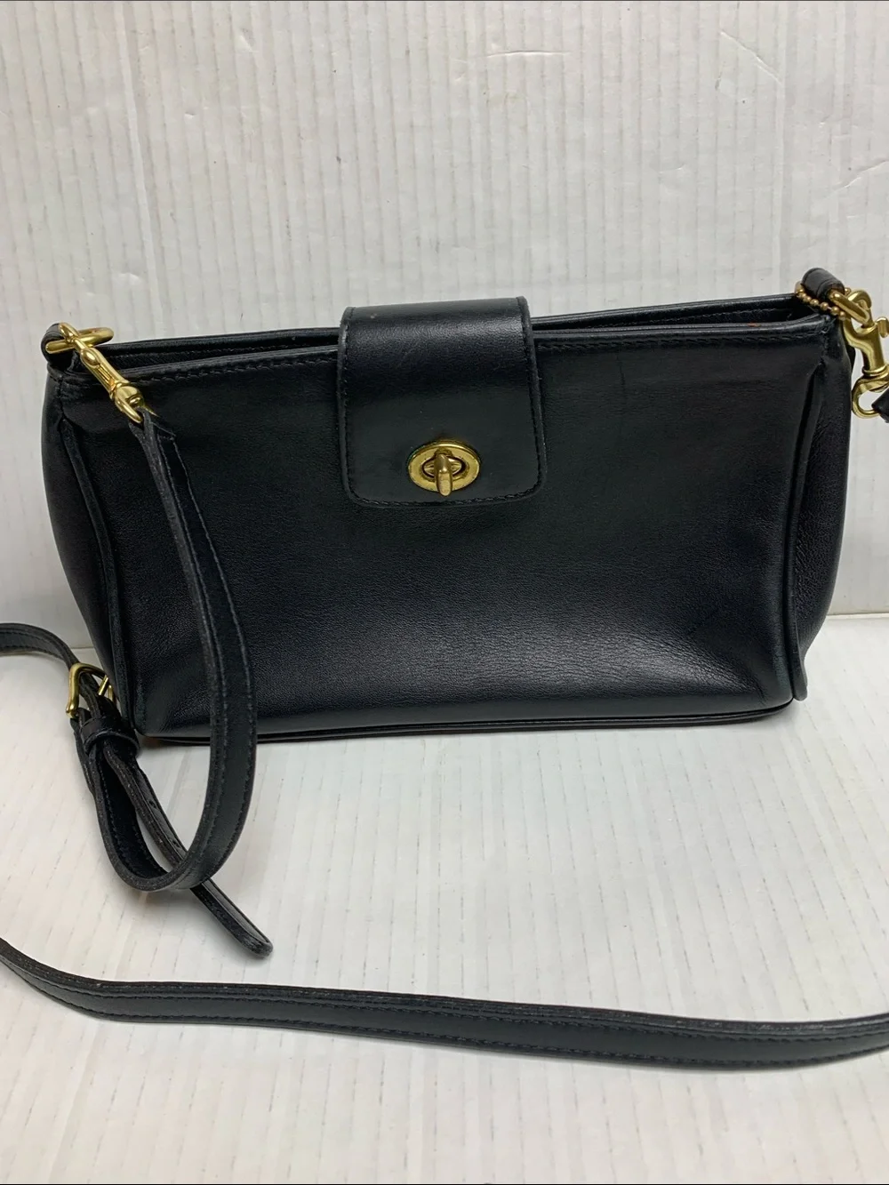 Coach Vintage 9154 Legacy Demi Black Leather Crossbody Purse Gold Turnlock